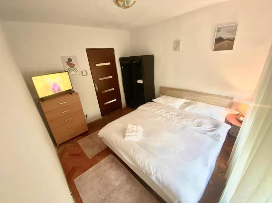 Apartament 2 Camere Орадя Экстерьер фото